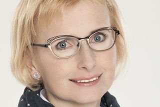 Na ruskou ambasádu nechodím, tvrdila Konečná. Zdechovský ji usvědčil fotkou - Médium.cz